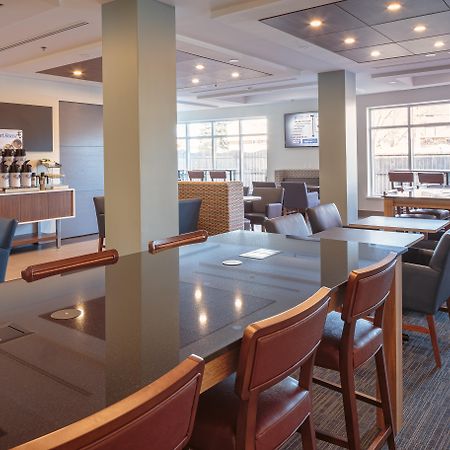 Holiday Inn Express & Suites - Belleville By Ihg Buitenkant foto