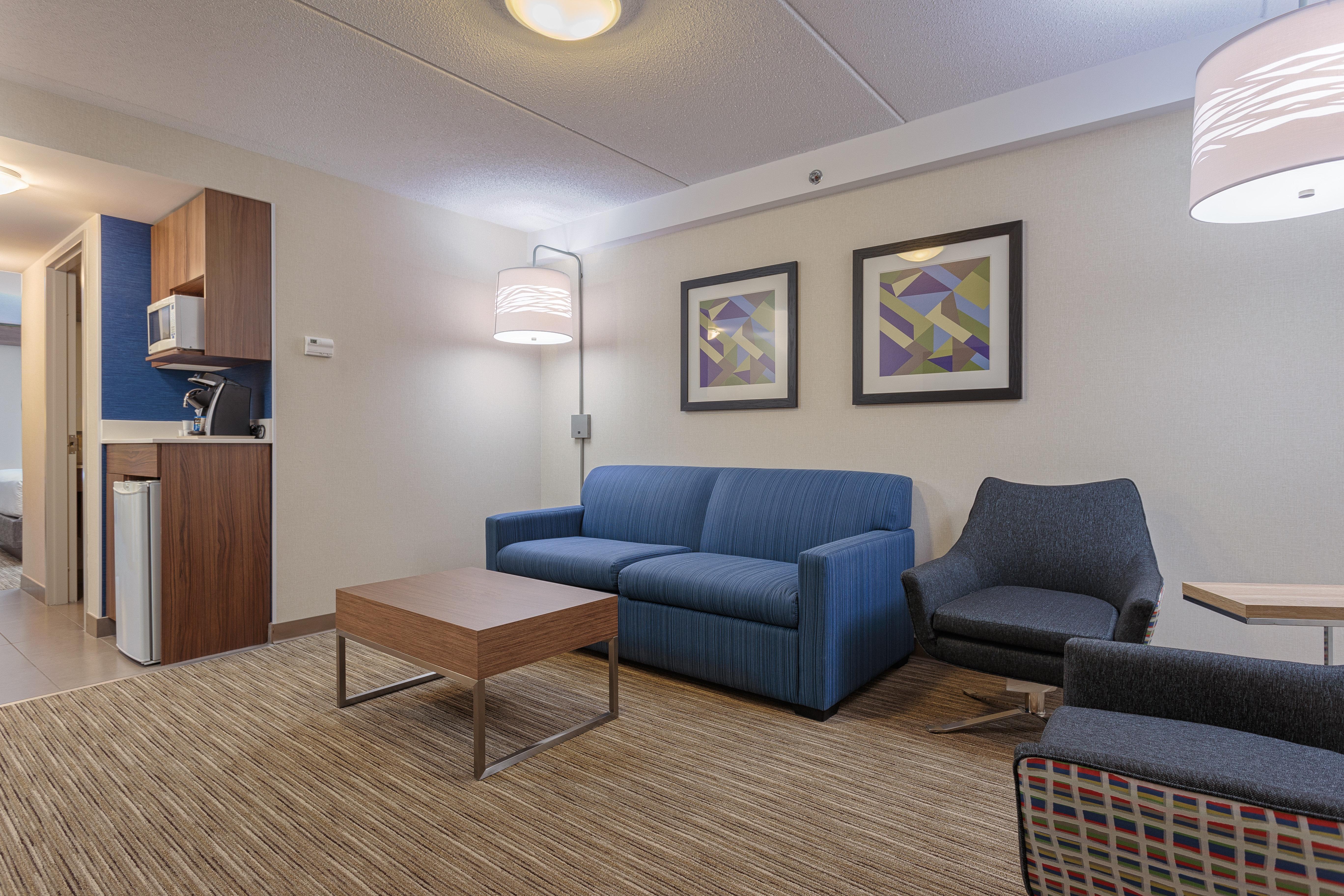 Holiday Inn Express & Suites - Belleville By Ihg Buitenkant foto