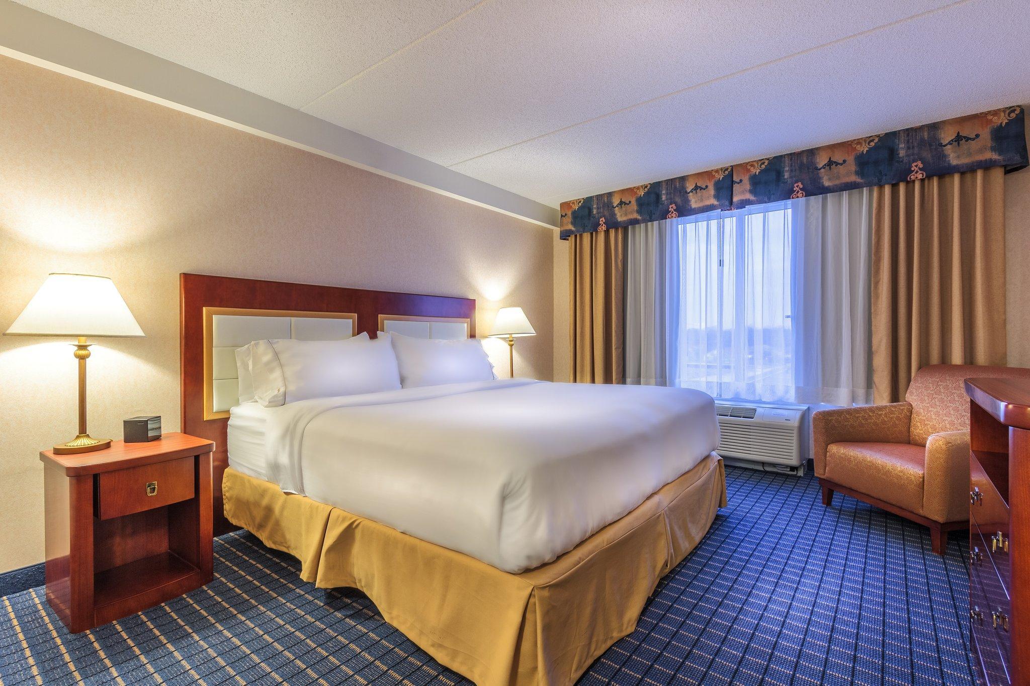Holiday Inn Express & Suites - Belleville By Ihg Buitenkant foto