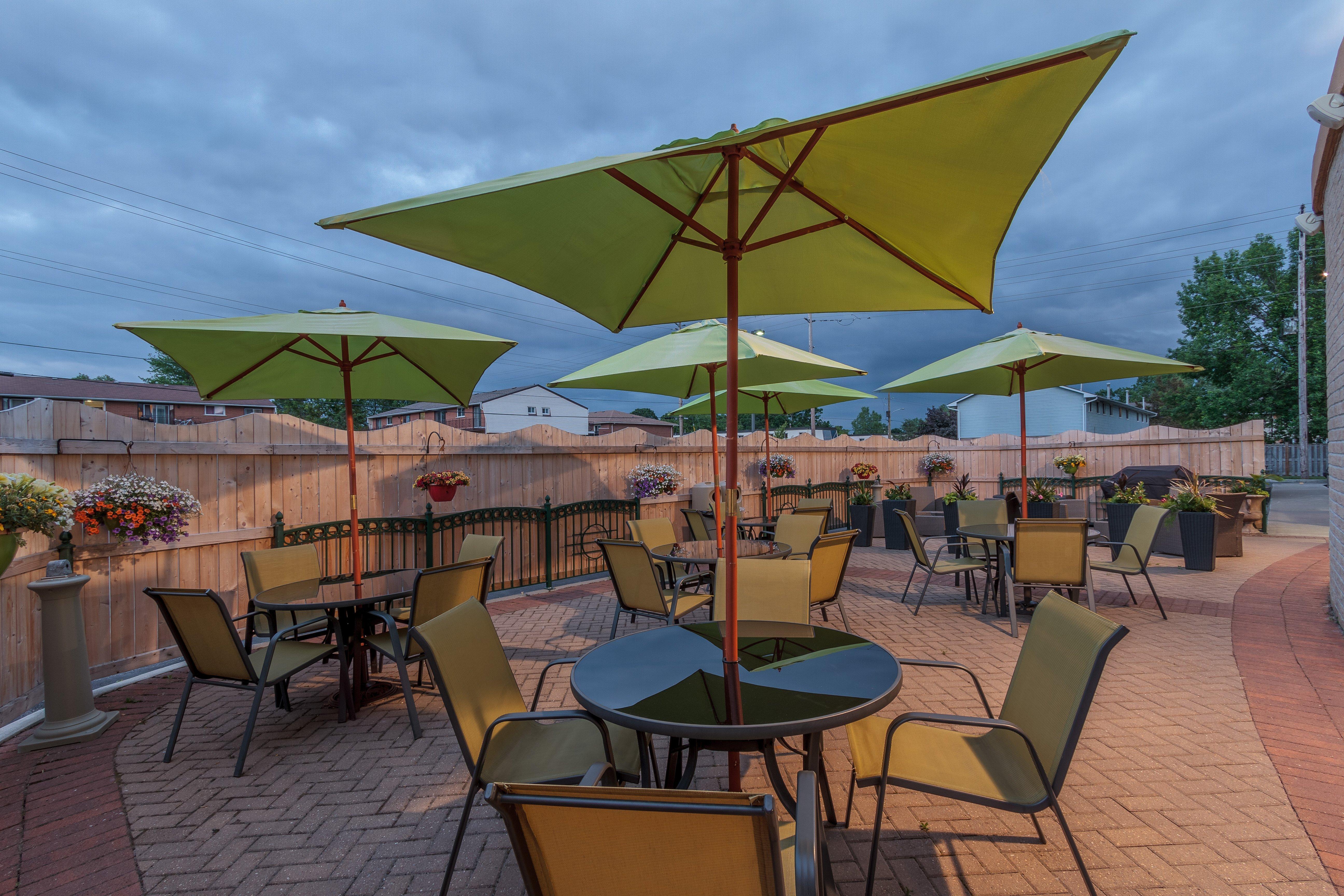 Holiday Inn Express & Suites - Belleville By Ihg Buitenkant foto