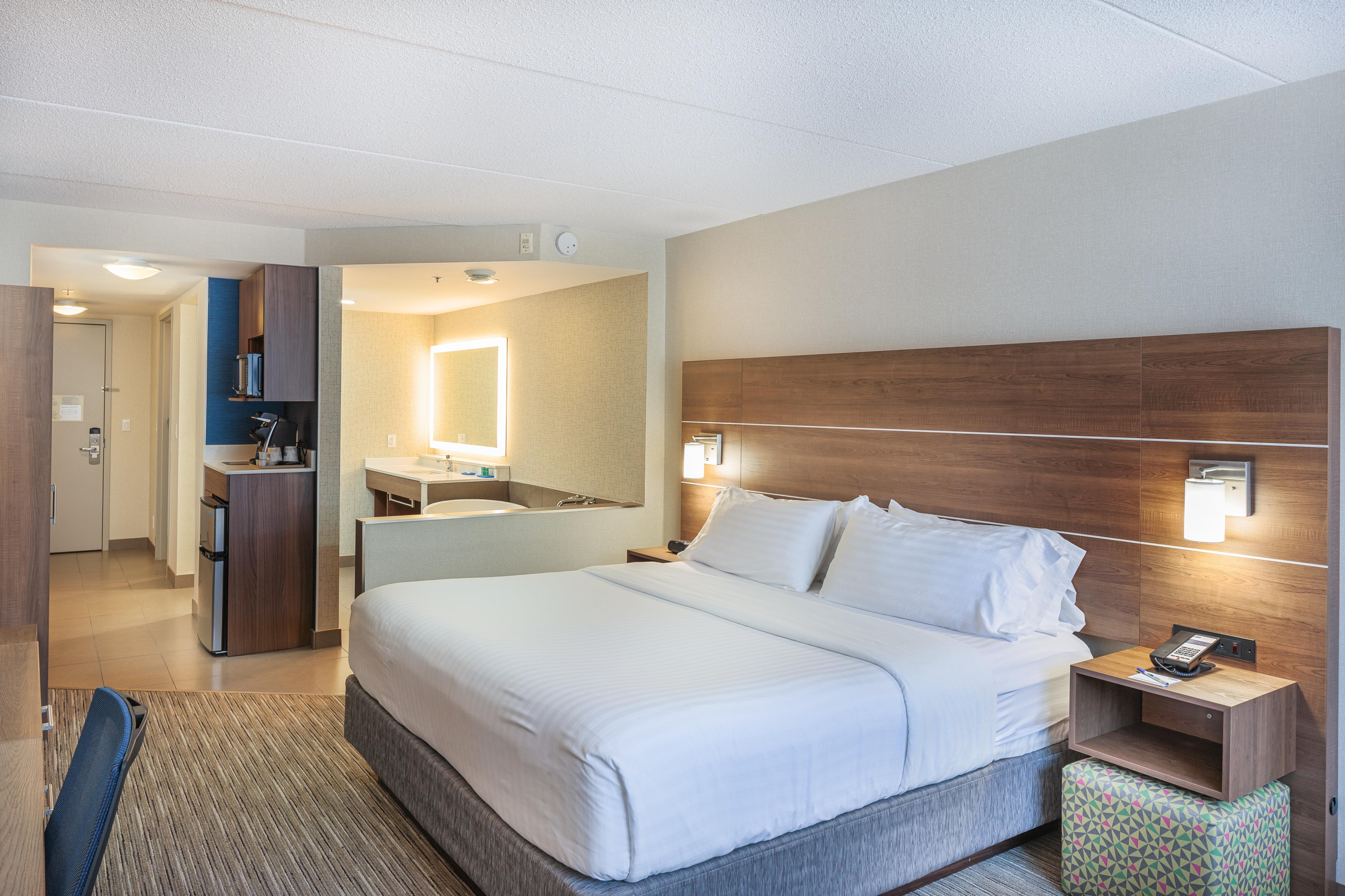 Holiday Inn Express & Suites - Belleville By Ihg Buitenkant foto