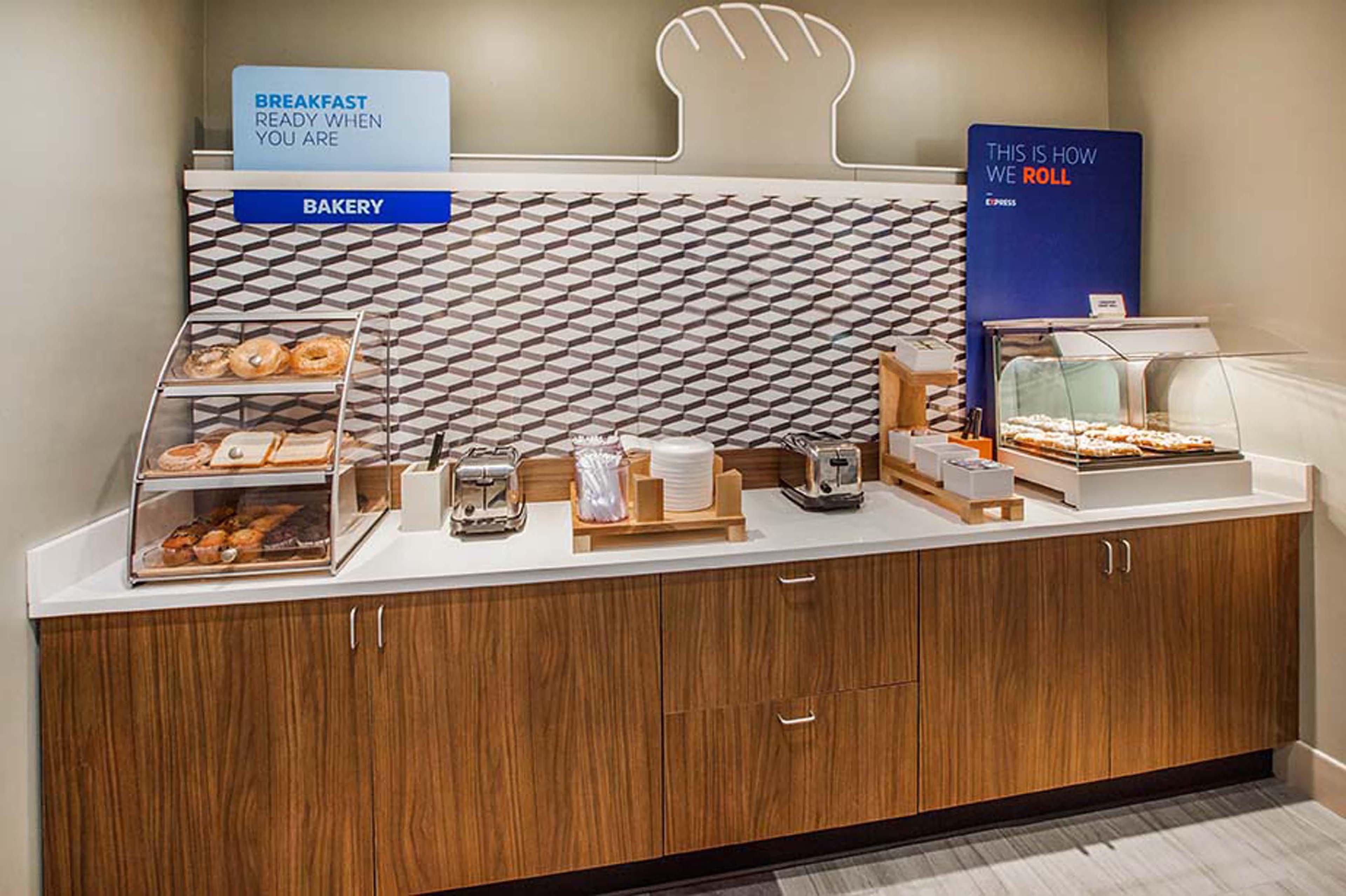 Holiday Inn Express & Suites - Belleville By Ihg Buitenkant foto