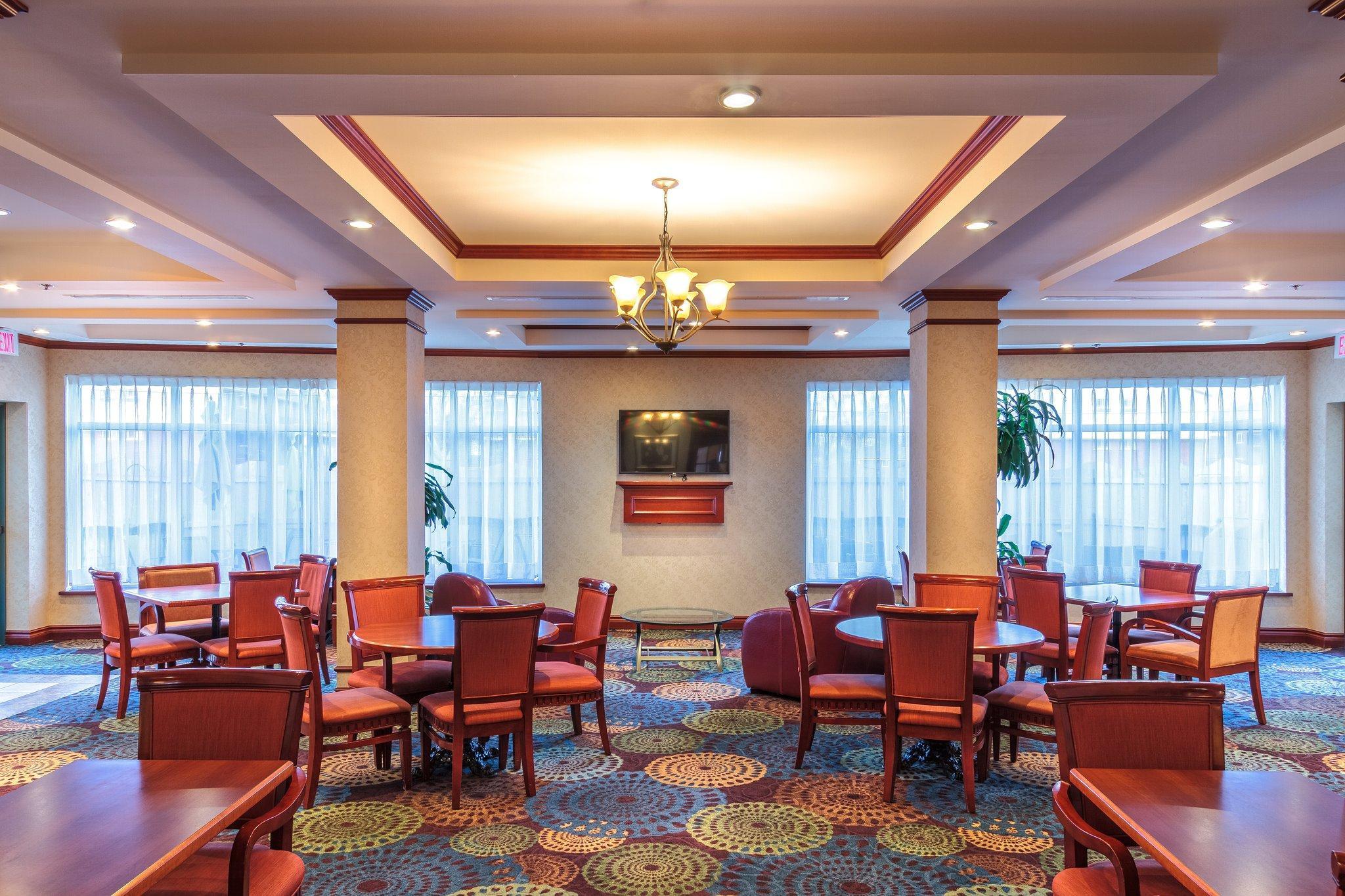 Holiday Inn Express & Suites - Belleville By Ihg Buitenkant foto