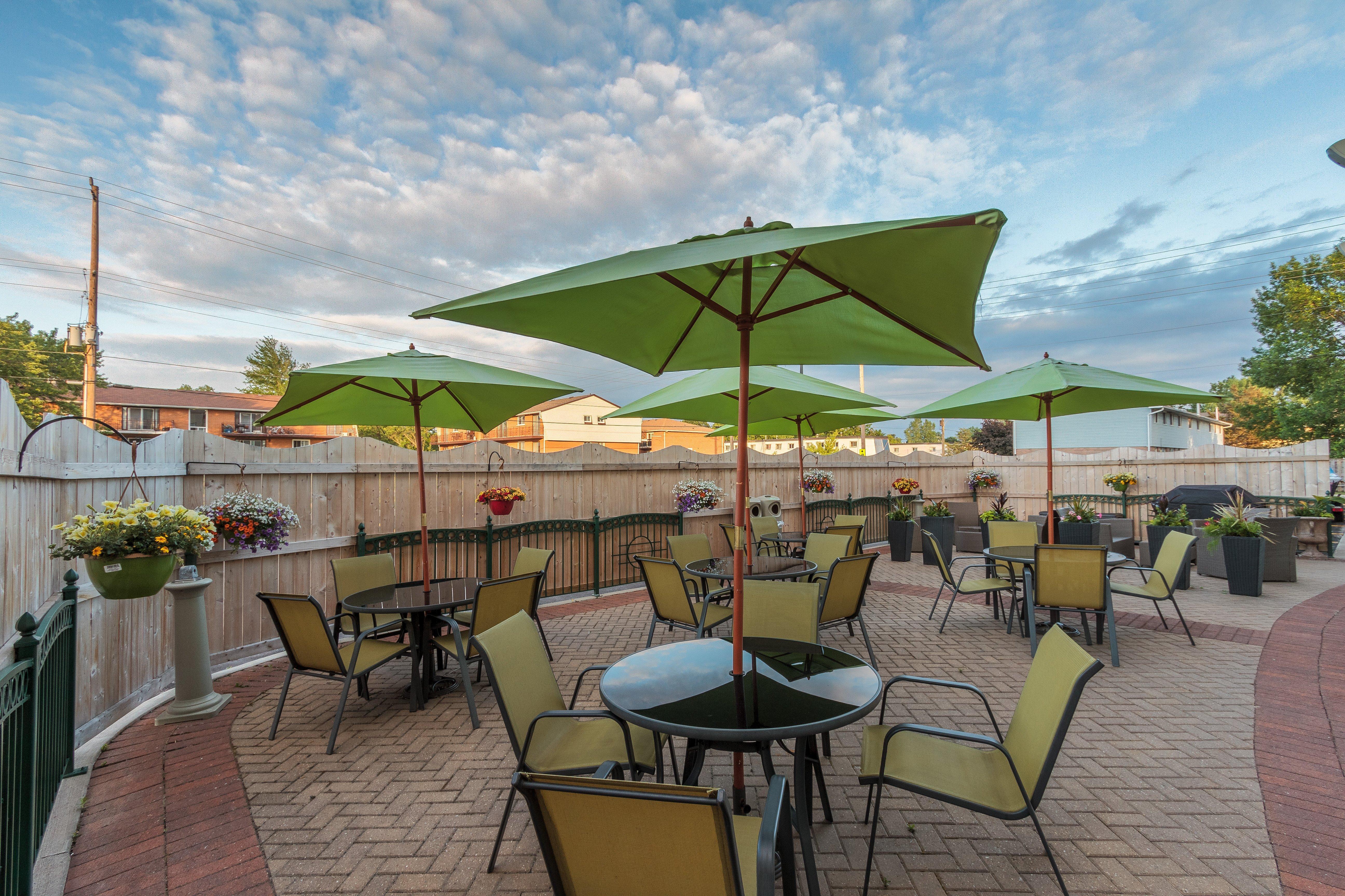 Holiday Inn Express & Suites - Belleville By Ihg Buitenkant foto