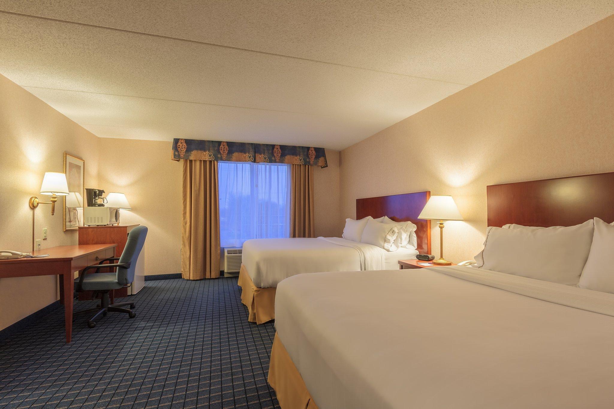 Holiday Inn Express & Suites - Belleville By Ihg Buitenkant foto