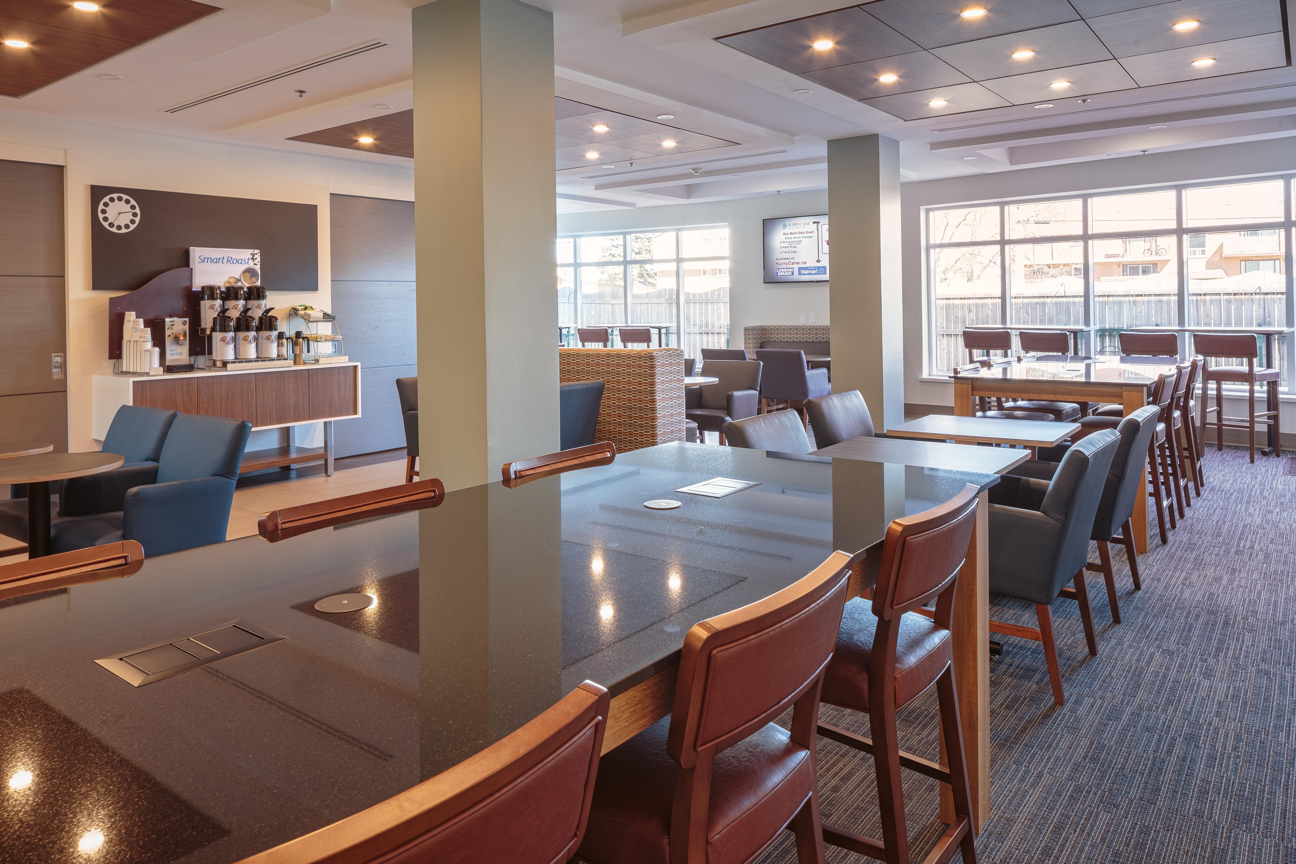 Holiday Inn Express & Suites - Belleville By Ihg Buitenkant foto