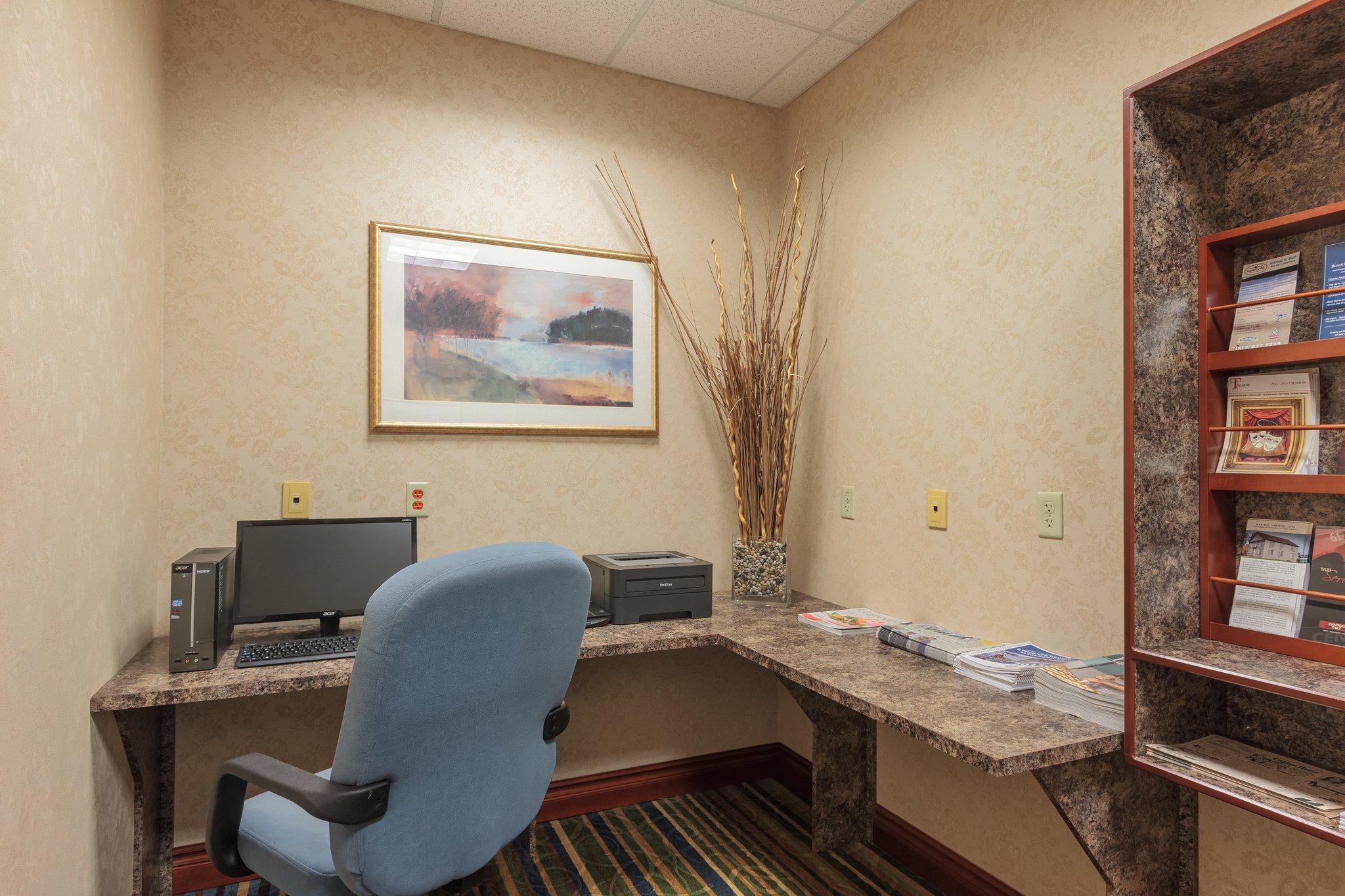 Holiday Inn Express & Suites - Belleville By Ihg Buitenkant foto