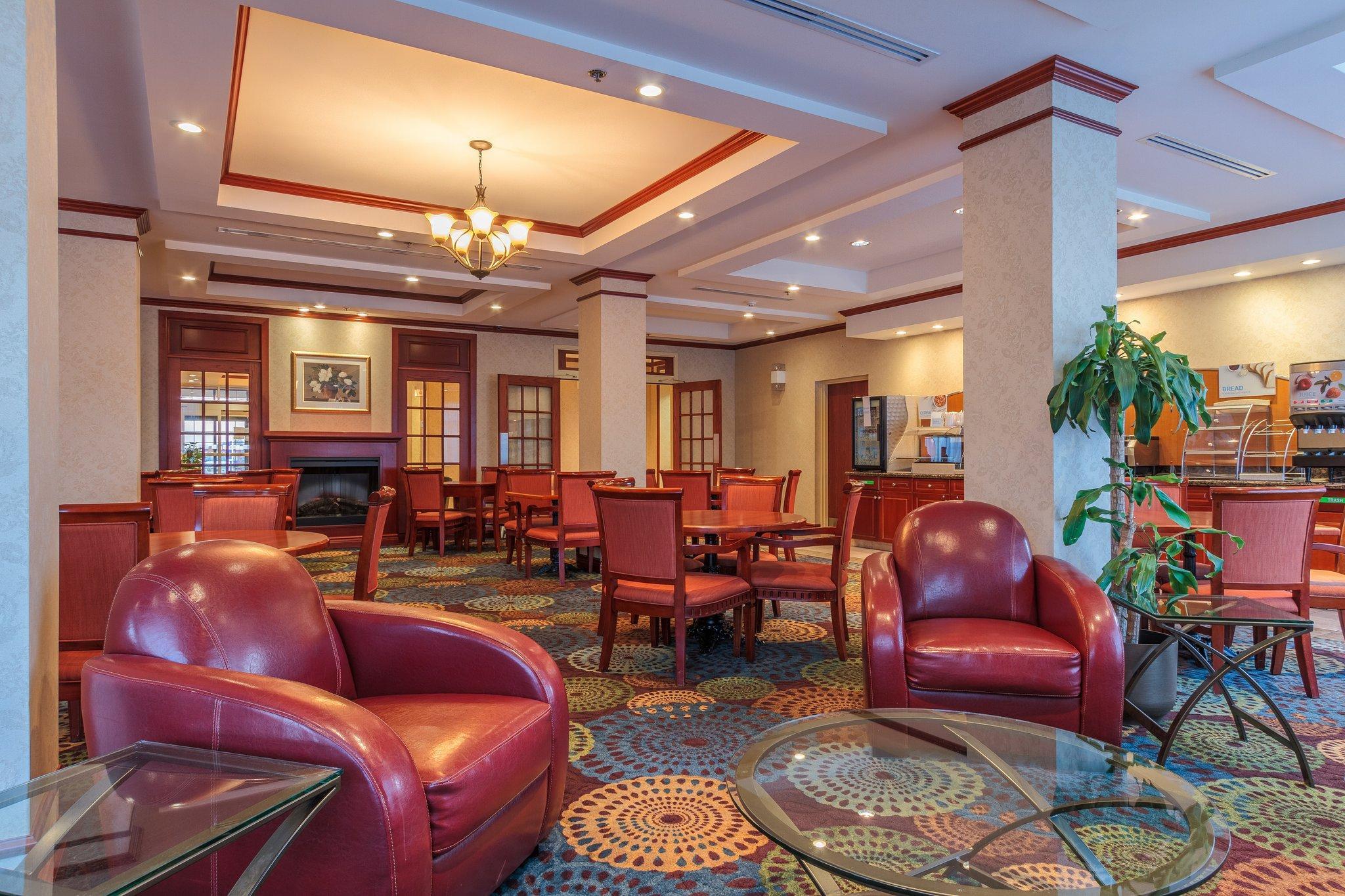 Holiday Inn Express & Suites - Belleville By Ihg Buitenkant foto