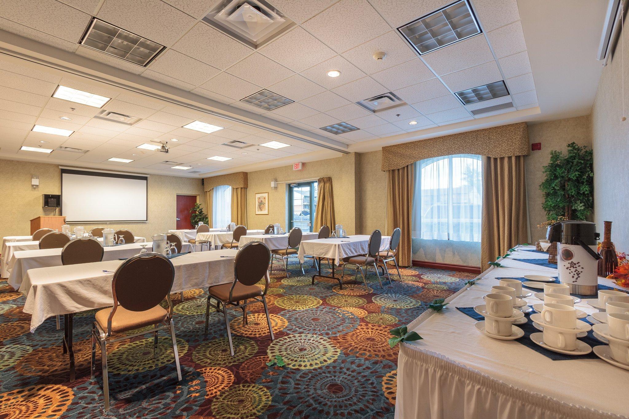 Holiday Inn Express & Suites - Belleville By Ihg Buitenkant foto