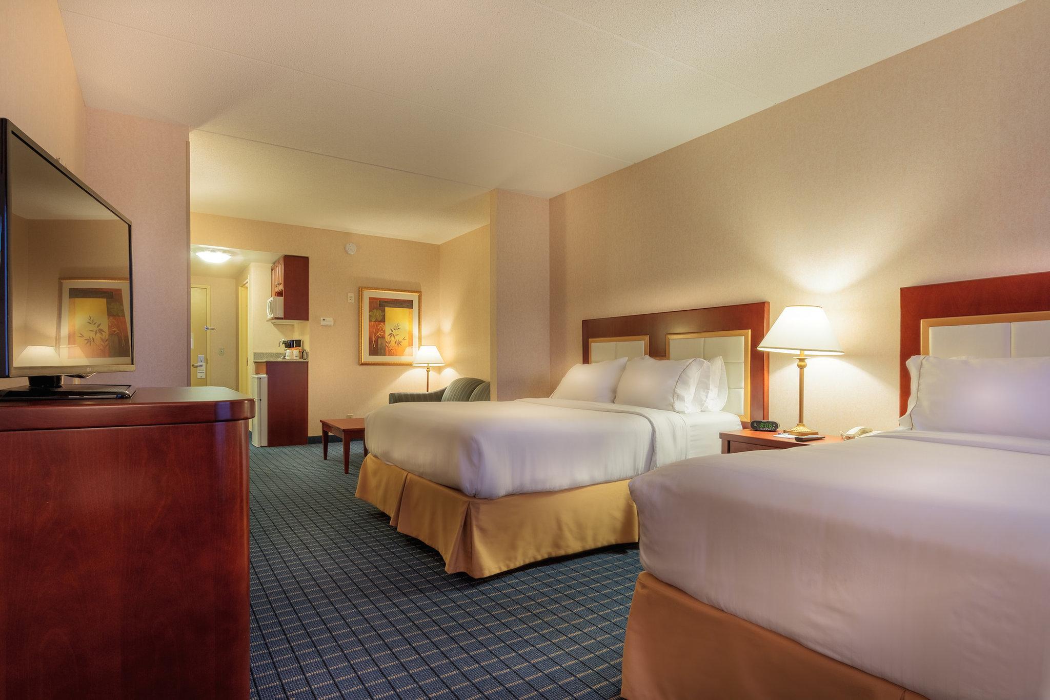 Holiday Inn Express & Suites - Belleville By Ihg Buitenkant foto