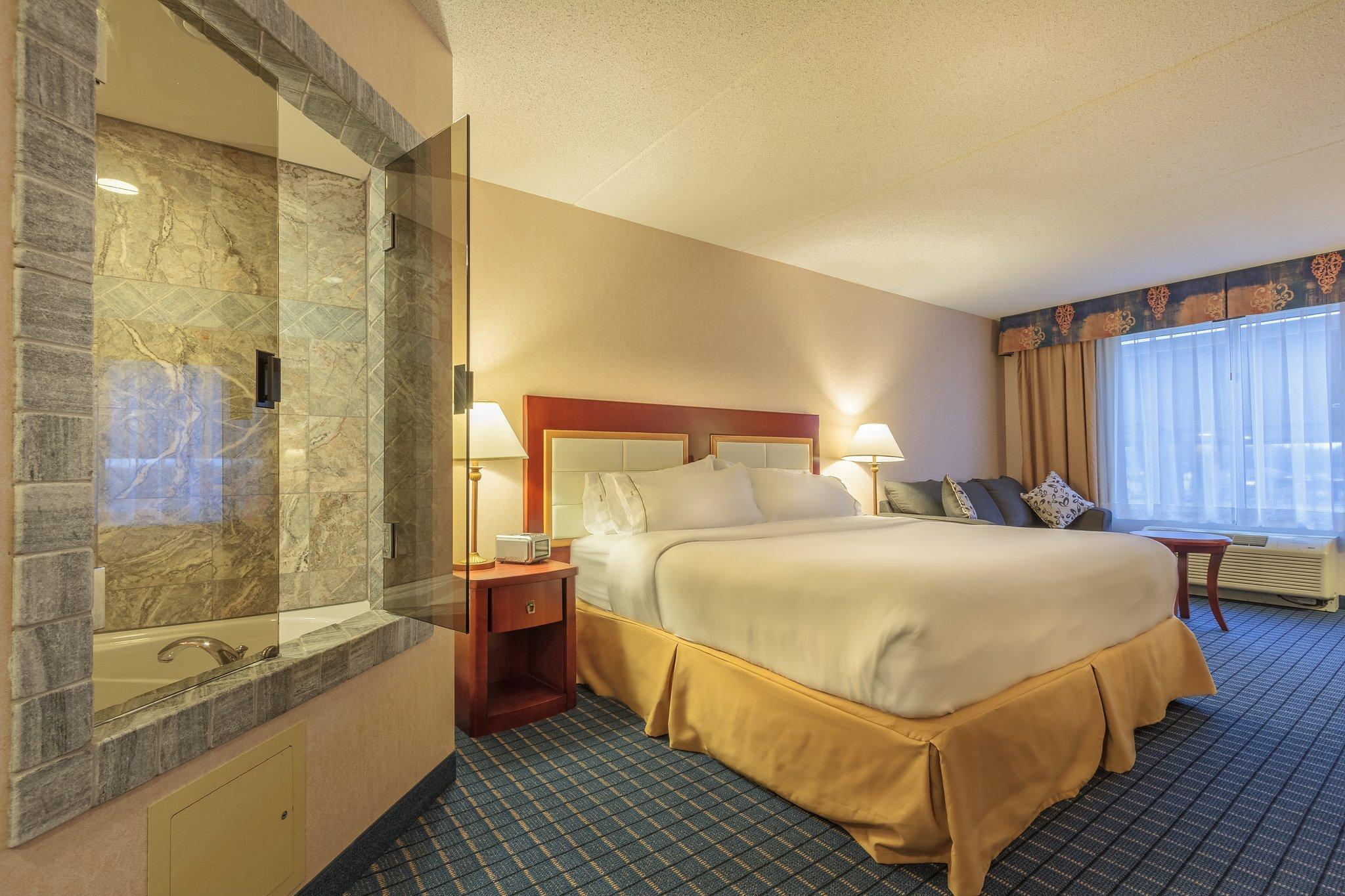 Holiday Inn Express & Suites - Belleville By Ihg Buitenkant foto