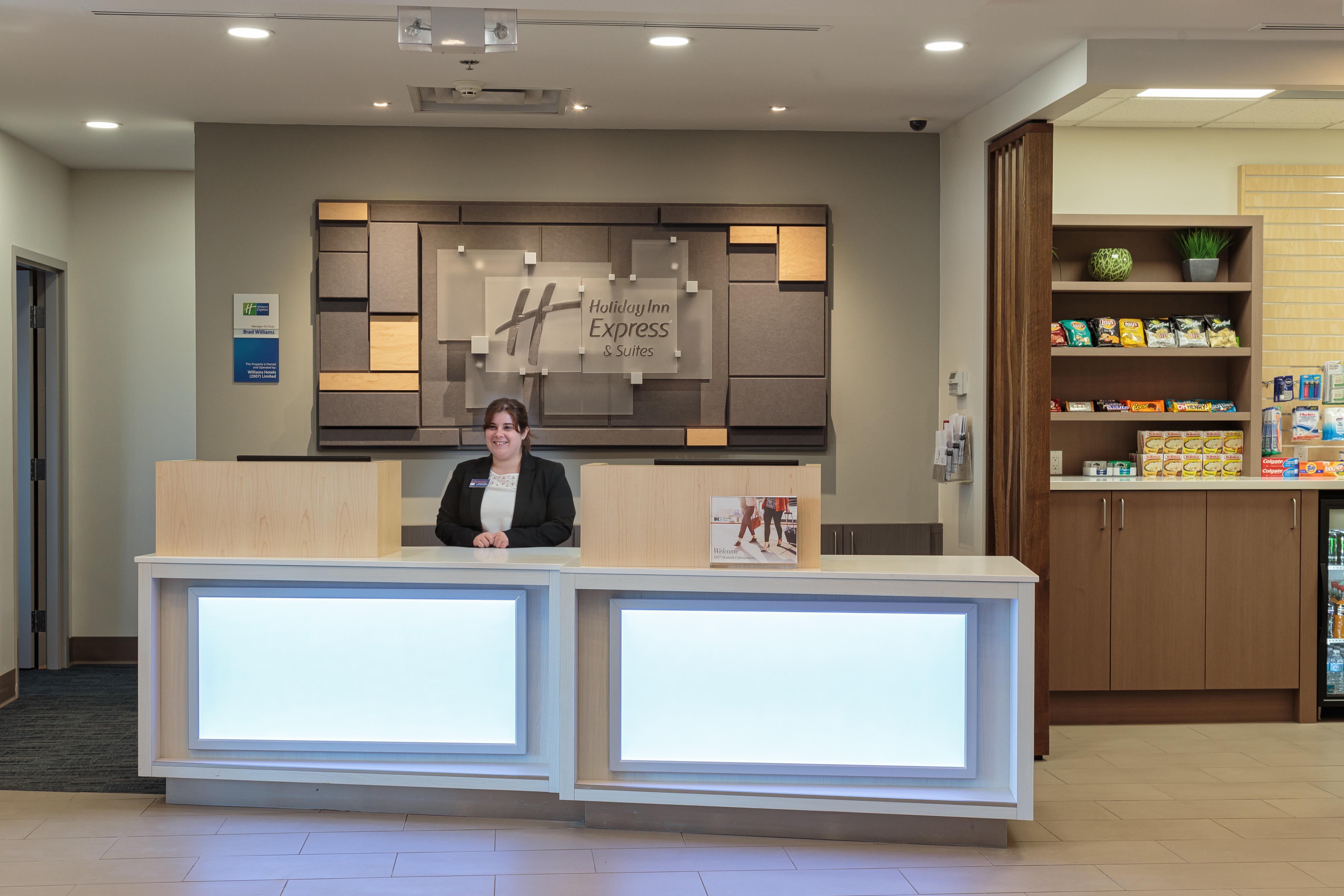 Holiday Inn Express & Suites - Belleville By Ihg Buitenkant foto