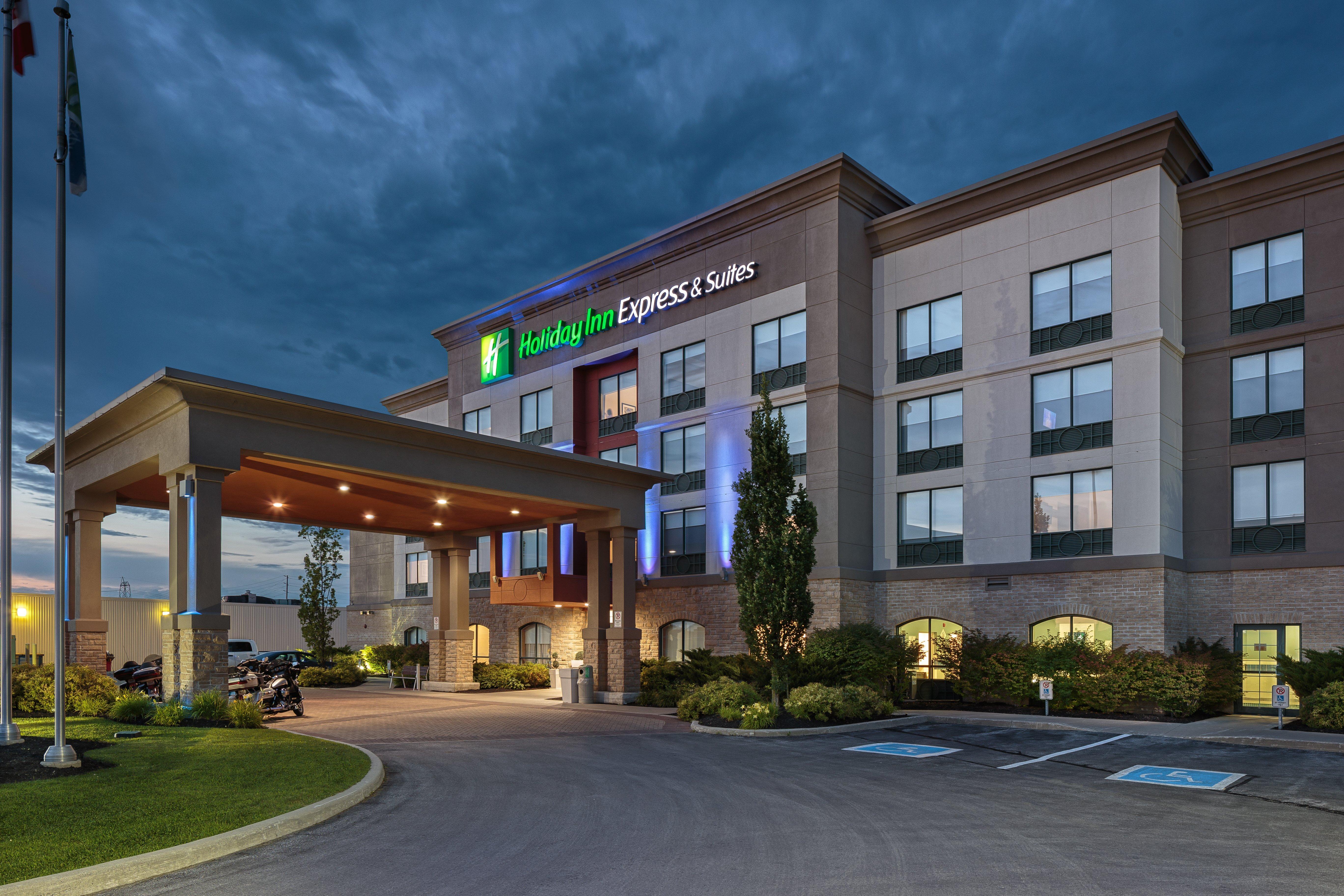 Holiday Inn Express & Suites - Belleville By Ihg Buitenkant foto