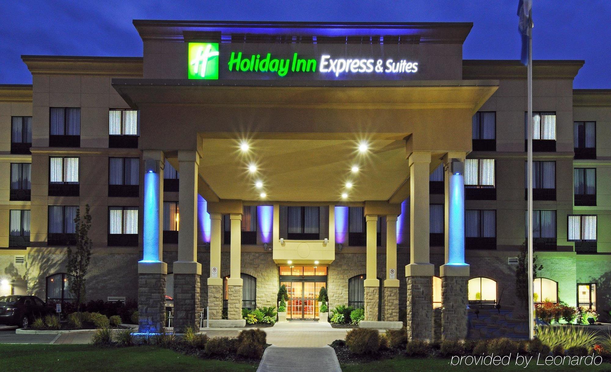 Holiday Inn Express & Suites - Belleville By Ihg Buitenkant foto
