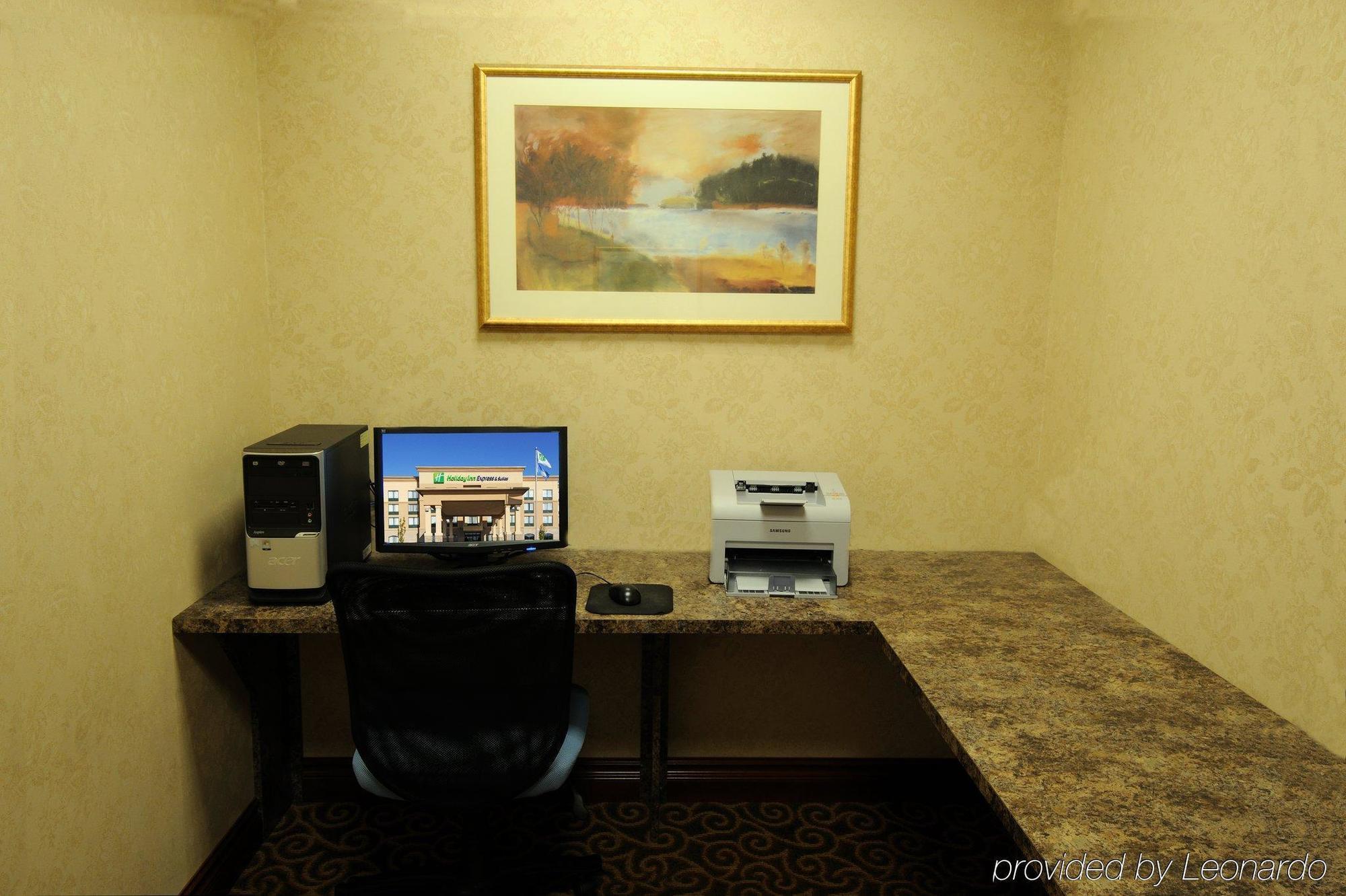 Holiday Inn Express & Suites - Belleville By Ihg Faciliteiten foto