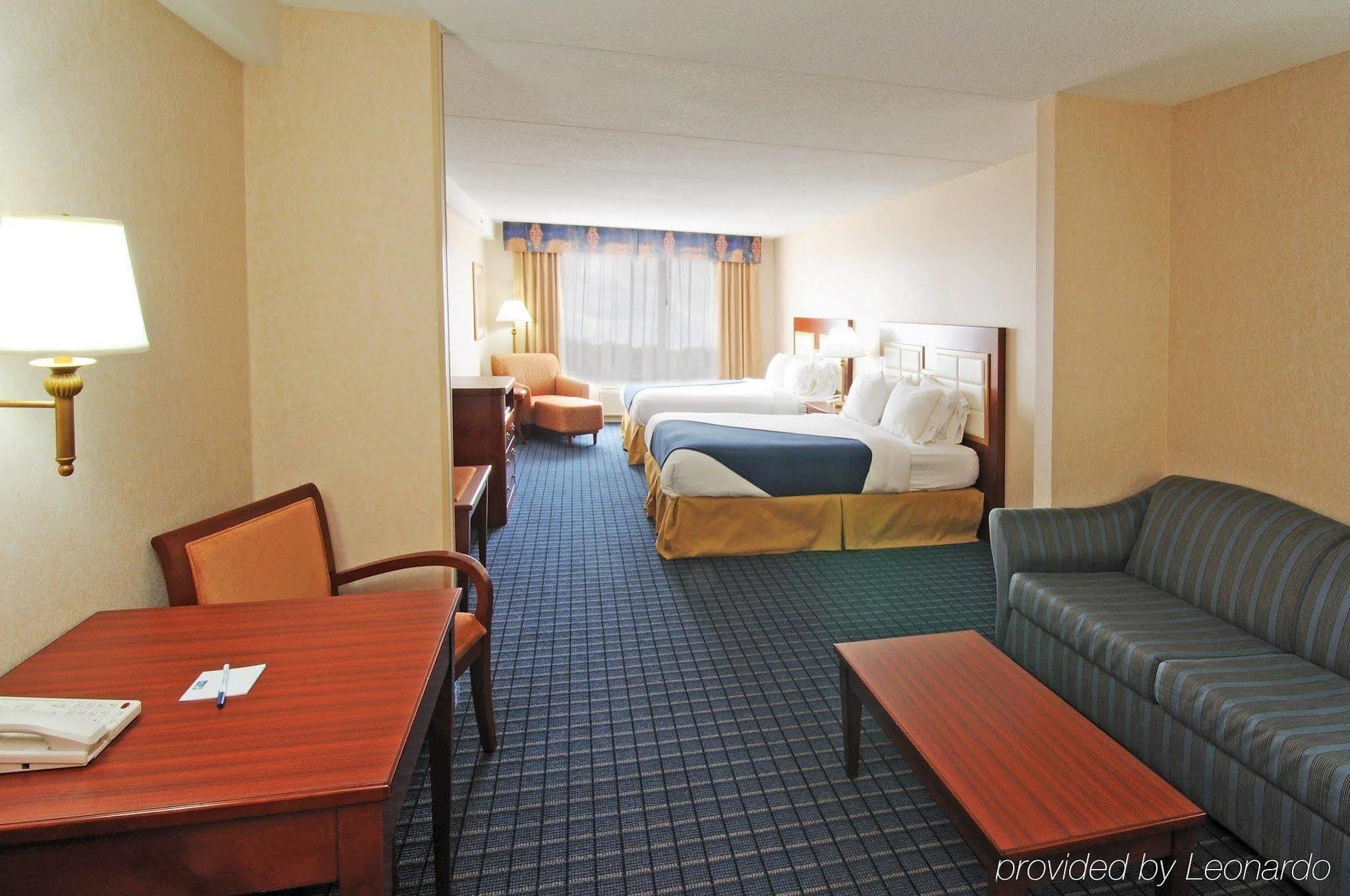 Holiday Inn Express & Suites - Belleville By Ihg Kamer foto
